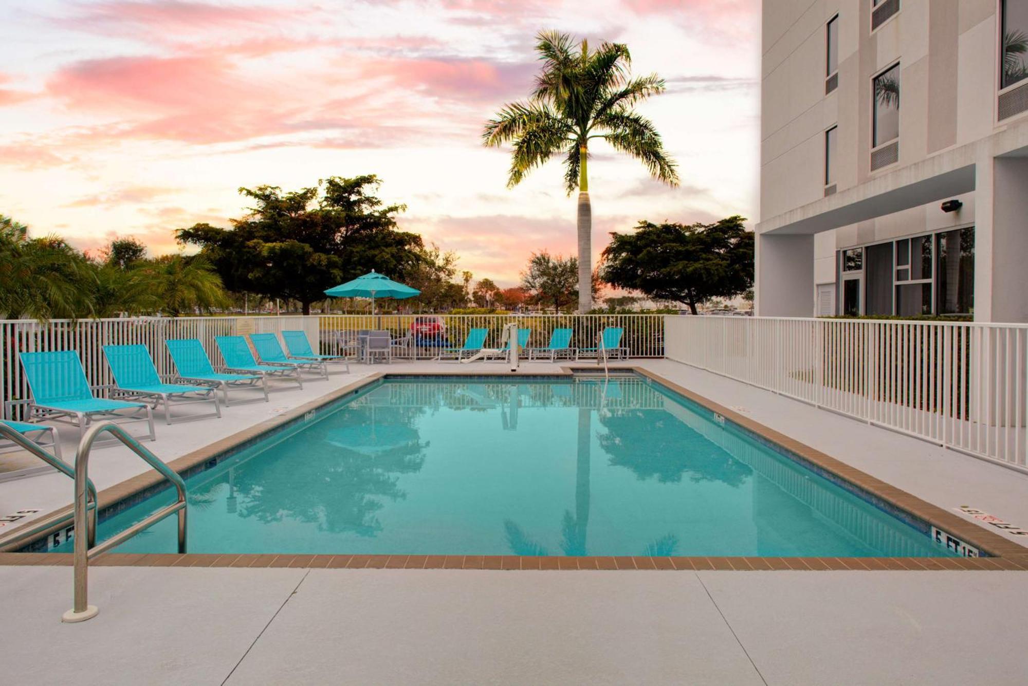Hampton Inn & Suites Sarasota / Bradenton - Airport Bagian luar foto
